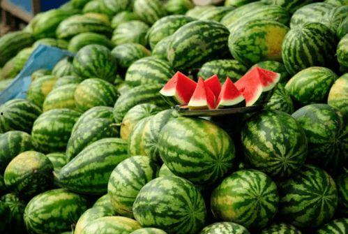 网红各种吃瓜,一场场娱乐盛宴背后的真相与笑料